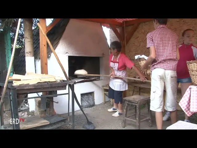 Making potato bread in Bățanii Mici