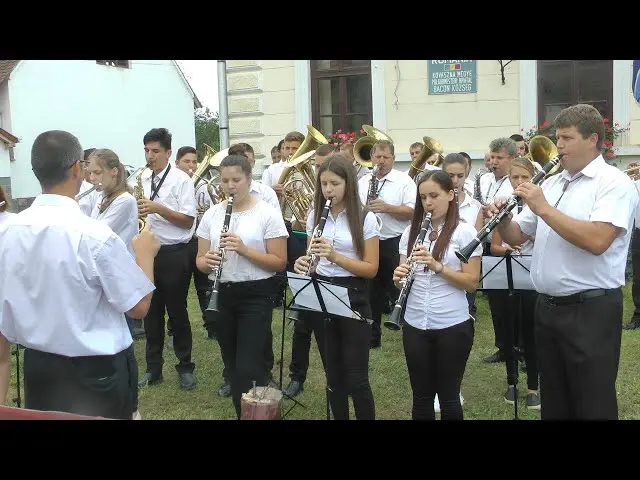 The Wind Orchestra of Bățanii Mari erected a skull tree on the 40th anniversary of the orchestra