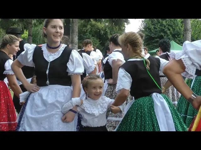 Dance of kindergarten children and youth from Alsónémedi Aita Mare village days