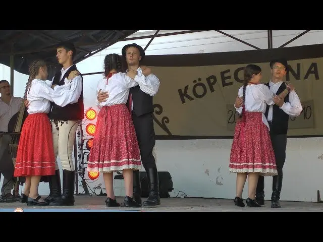 Széki dances performed by the youth from Vârghiș and Căpeni