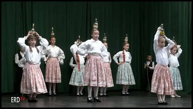 The programs of the Popular Art School and the performance of the Vârghiș dance group